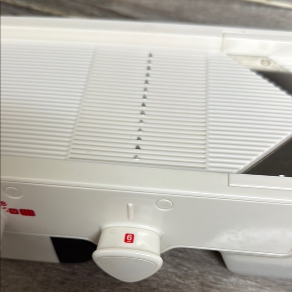 Tupperware White and Red Mandoline Slicer - Picture 7 of 11